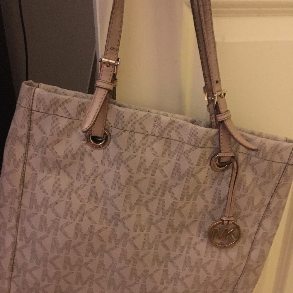 Michael Kors Jet Set Tote in Vanilla